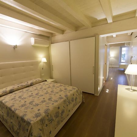 La Casa Del Porto Apartment Ловере Екстериор снимка