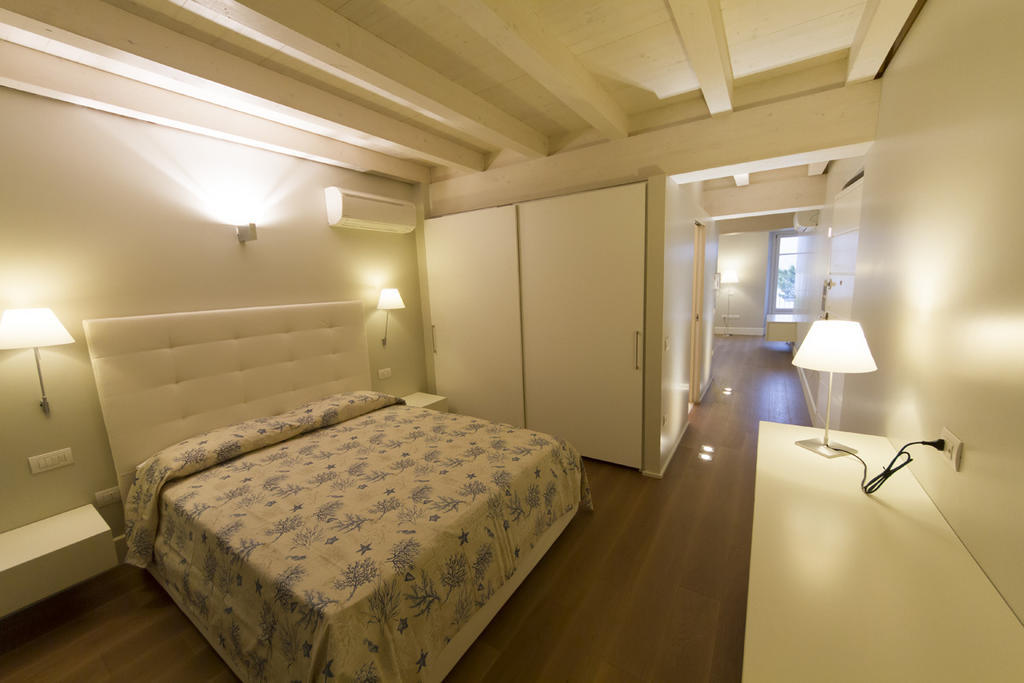 La Casa Del Porto Apartment Ловере Екстериор снимка